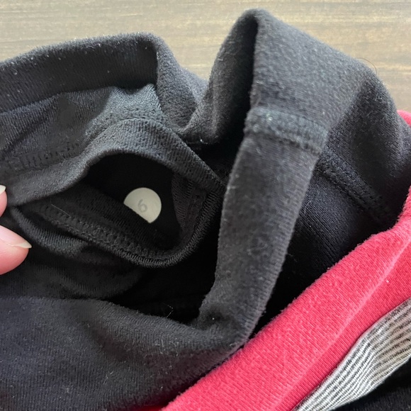 Lululemon Leggings. Size 6. Capri length. - Picture 3 of 4
